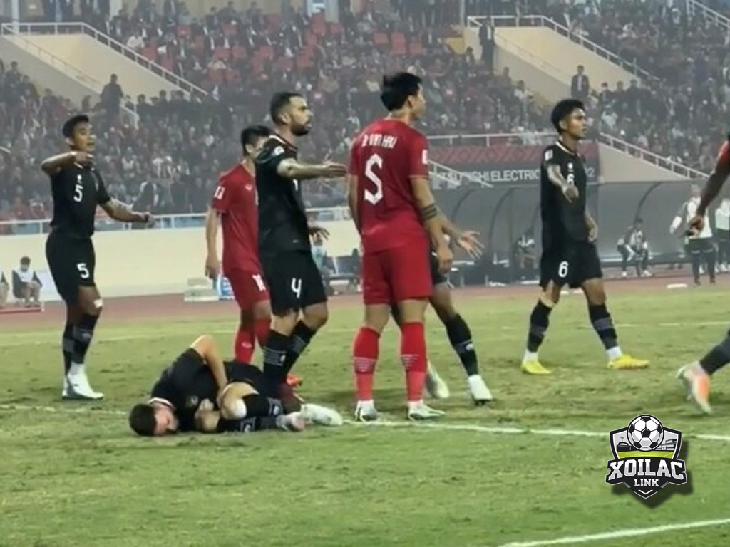 cau-thu-indonesia-an-va-voi-van-hau