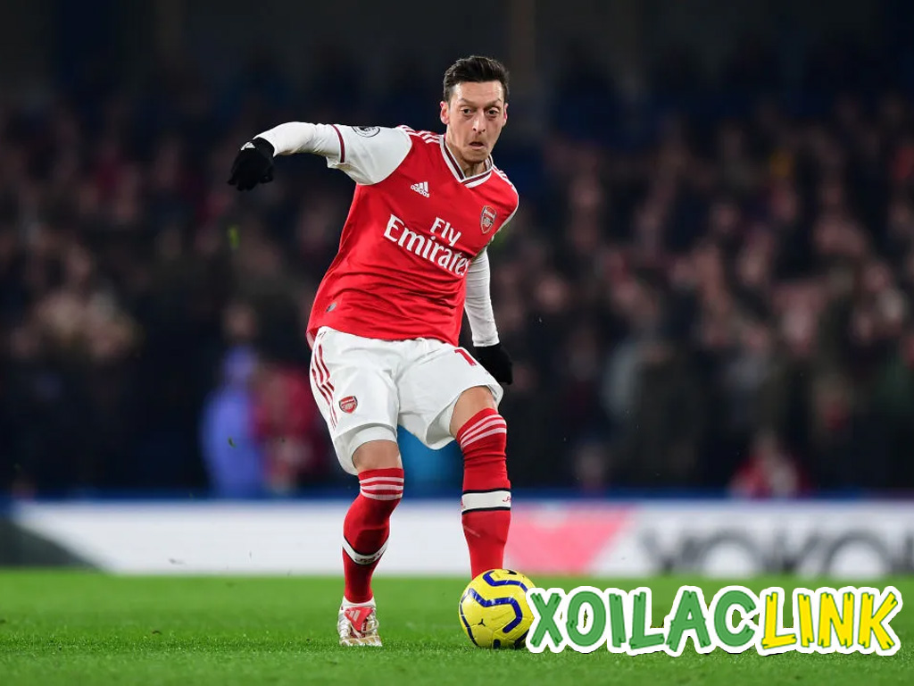 mesut-ozil-la-tay-kien-tao-sieu-hang-mot-thoi