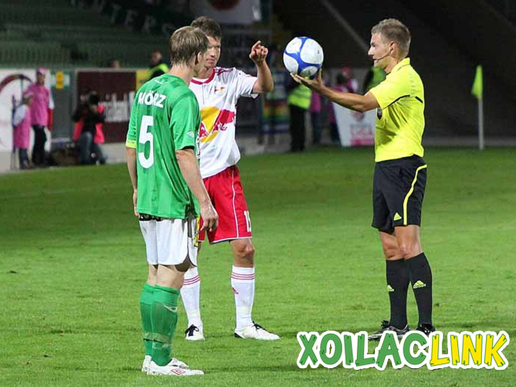 trong-tai-dua-bong-de-giao-lai